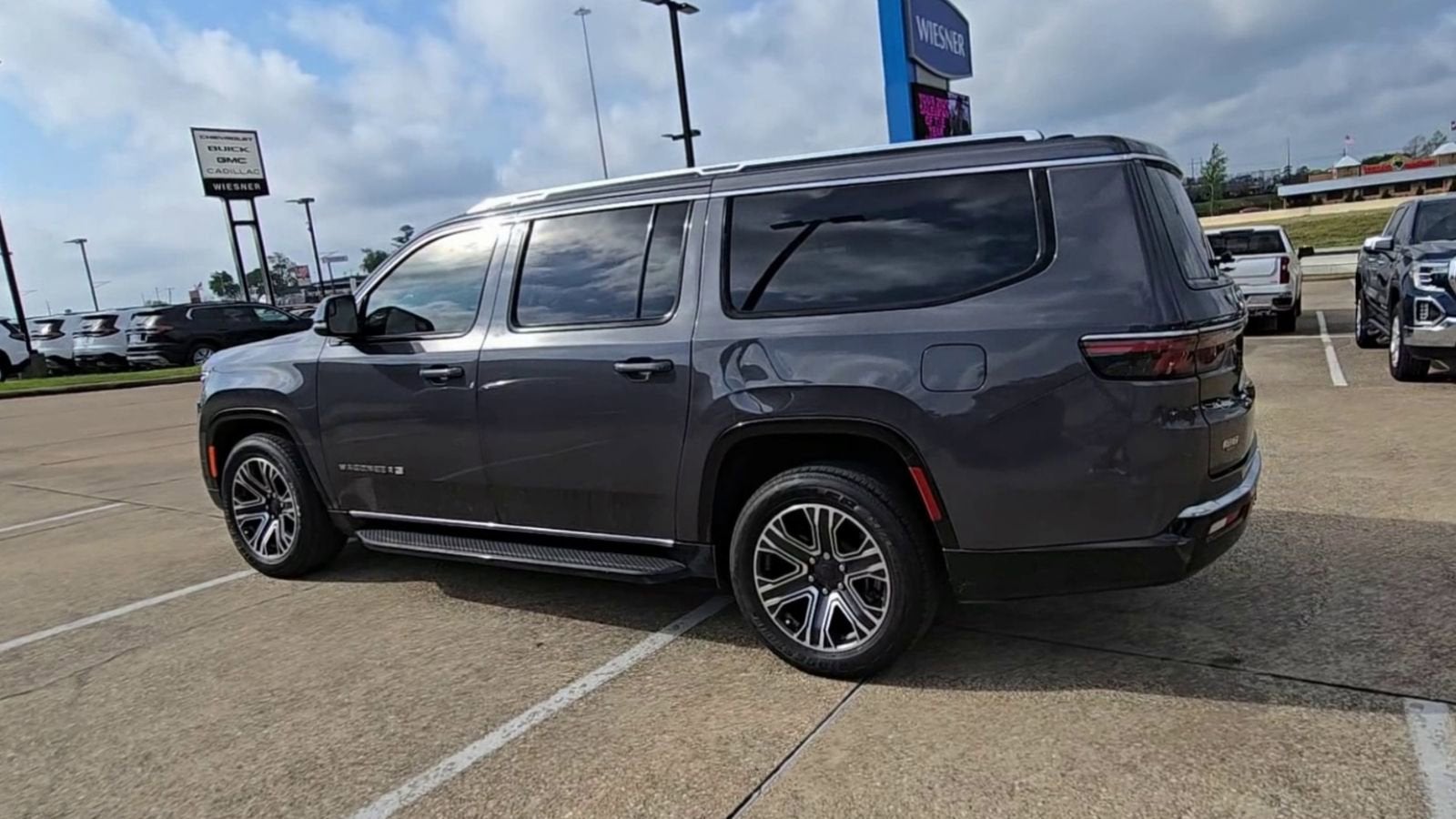 2024 Jeep Wagoneer L Series I 4x2