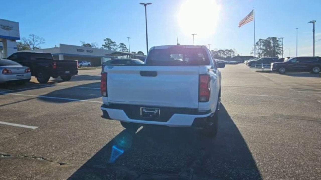 2025 Chevrolet Colorado WT/LT