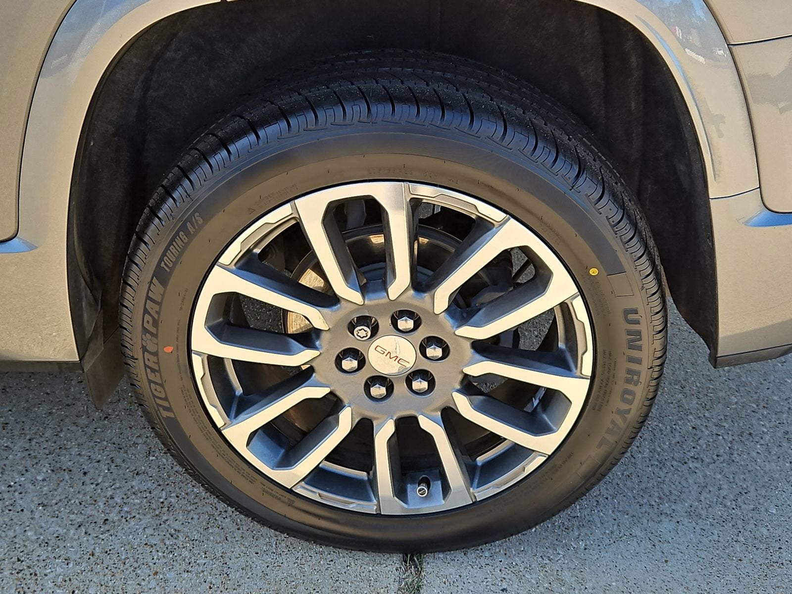 2021 GMC Acadia Denali