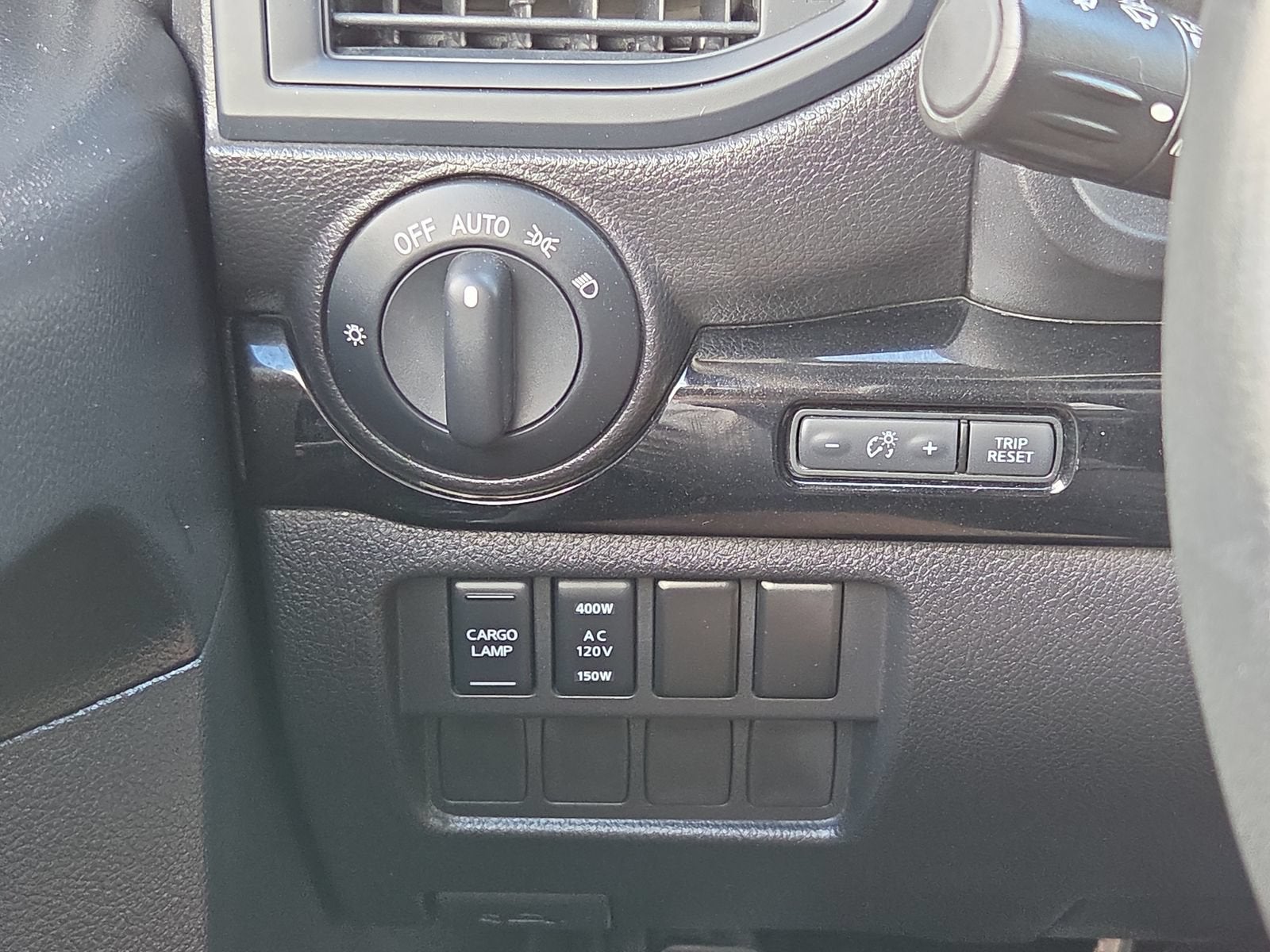 2024 Nissan TITAN Crew Cab SV 4x2
